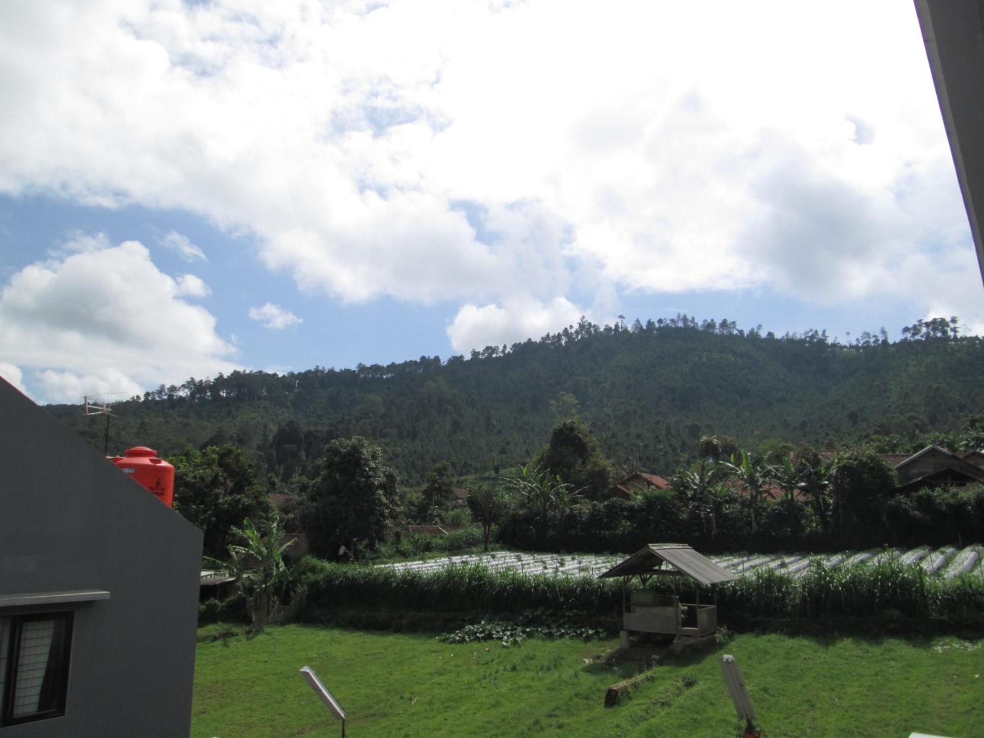 Osmond Villa Resort Lembang Exteriör bild