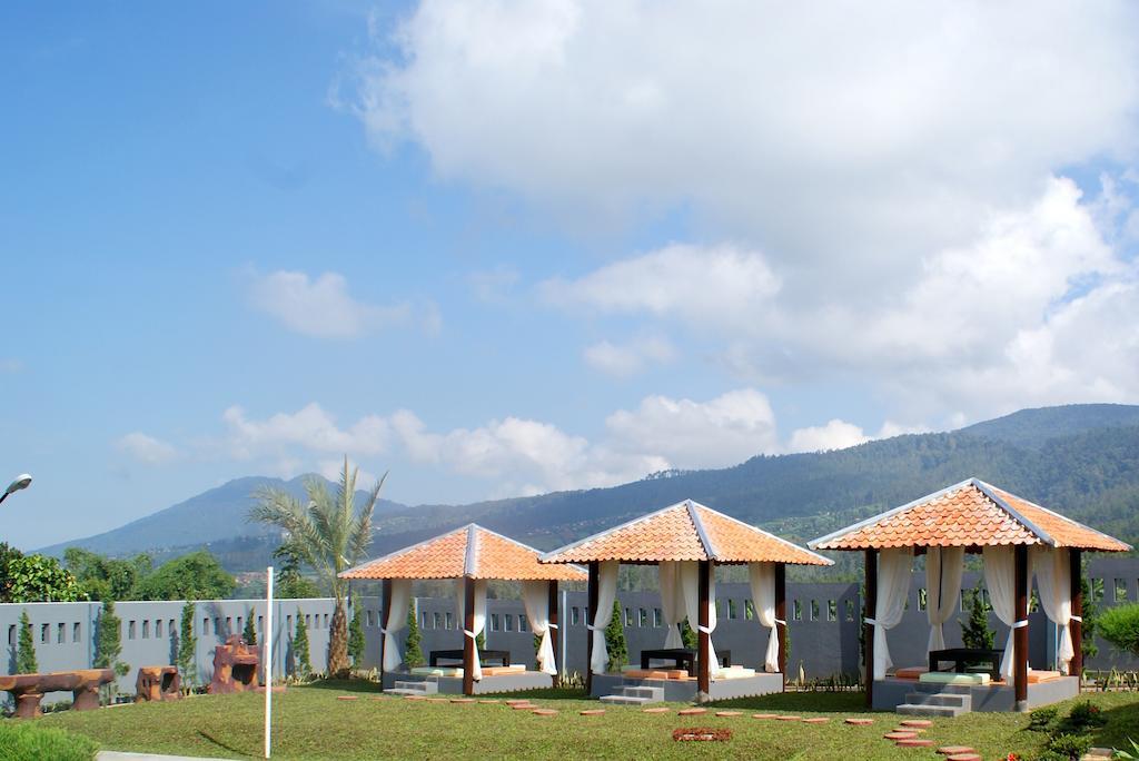 Osmond Villa Resort Lembang Exteriör bild